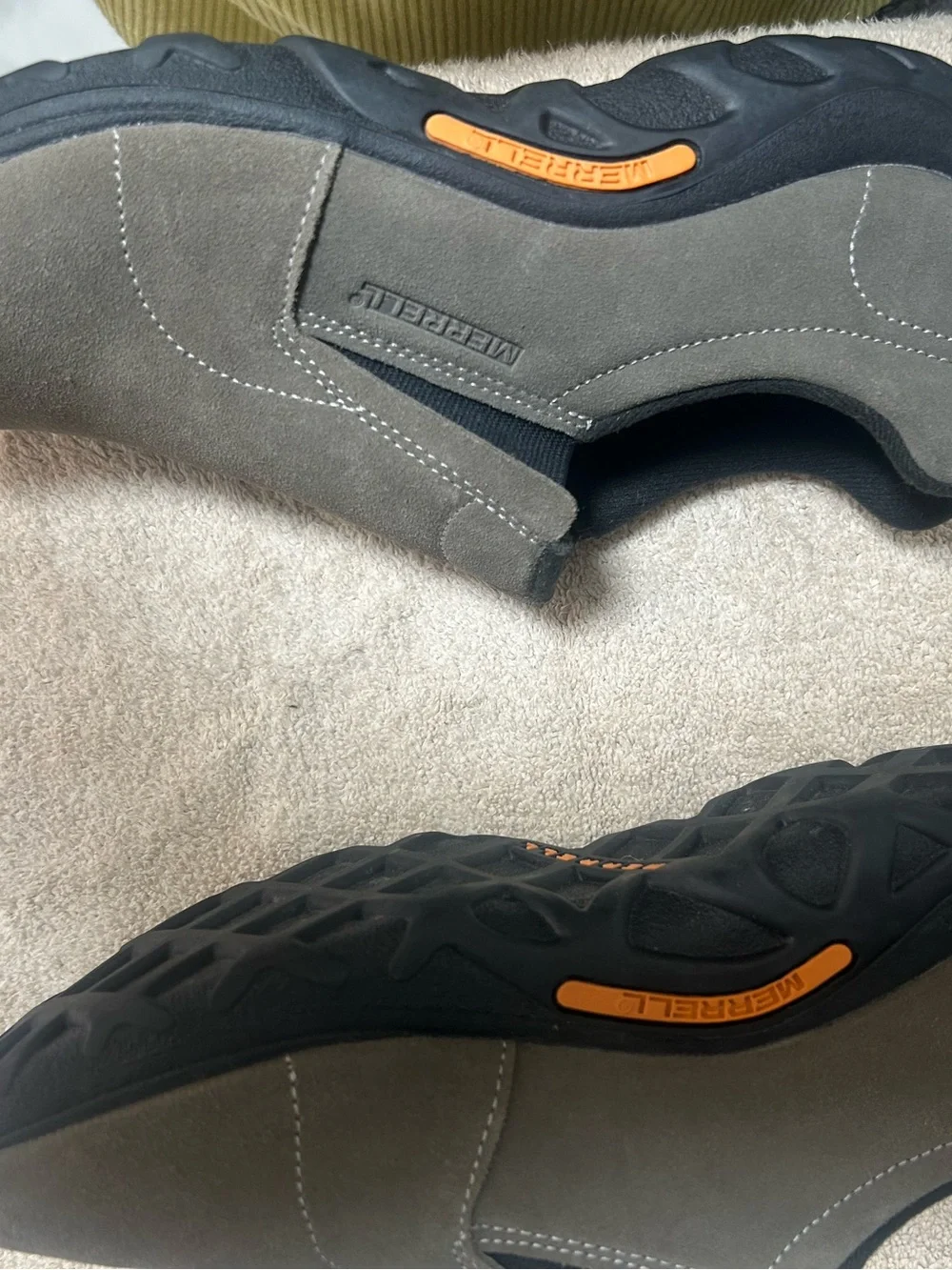 MERRELL JUNGLEOC slip on smoke gray suede hiking/walking shoes. Mens size 7 EUC